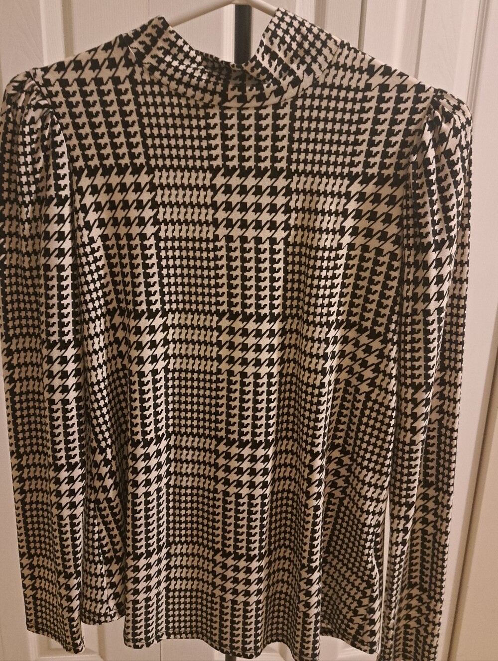 Laura Black and White Houndstooth Top. New With Tag.